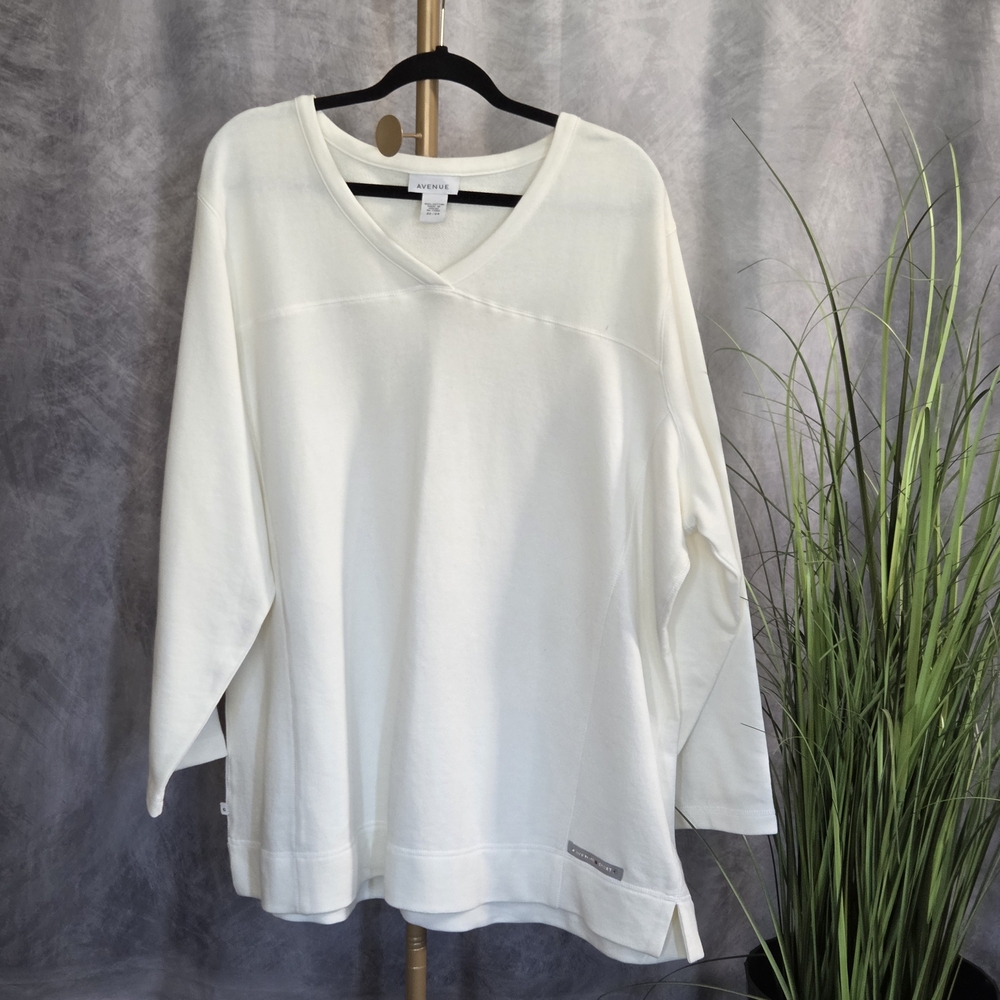 Avenue White V-Neck Medium Weight Jersey Women's 22-24